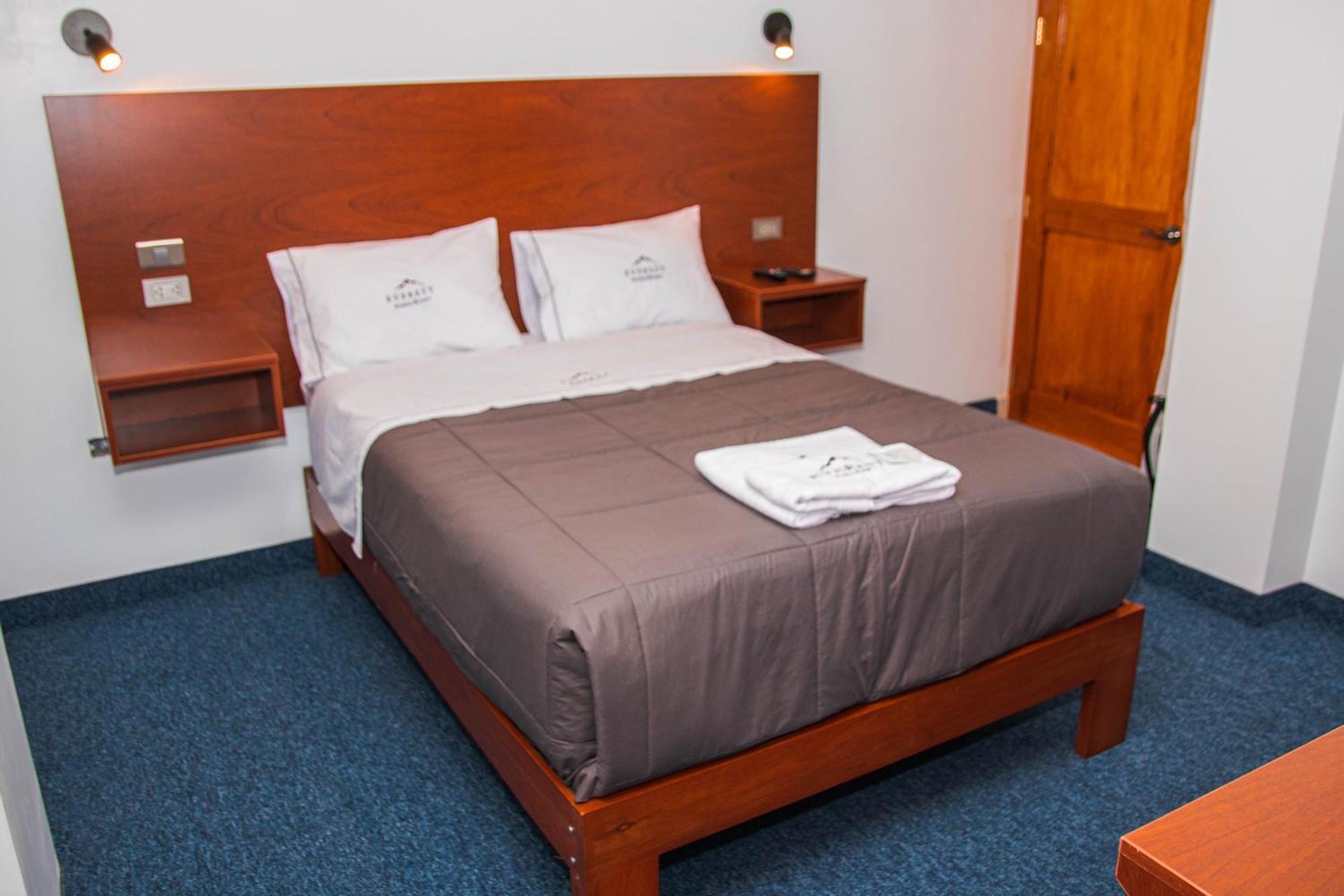 Hotel Turistico Everest ワラス エクステリア 写真